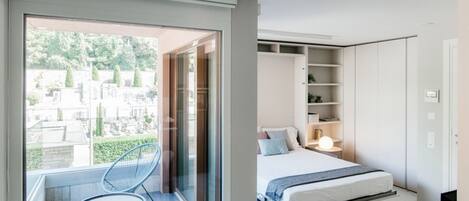 アイロン / アイロン台、WiFi (無料)、ベッドシーツ