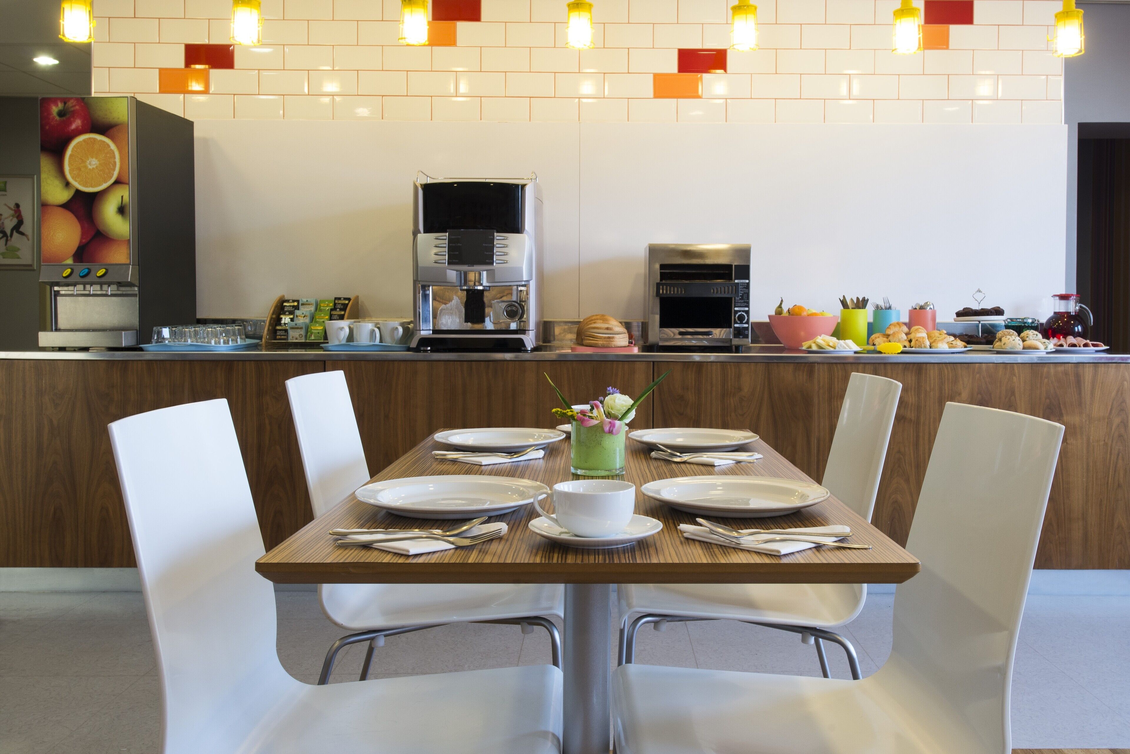 Daily continental breakfast (GBP 10 per person)