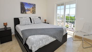 2 bedrooms, in-room safe, iron/ironing board, free WiFi