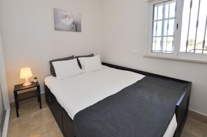 2 bedrooms, in-room safe, iron/ironing board, free WiFi
