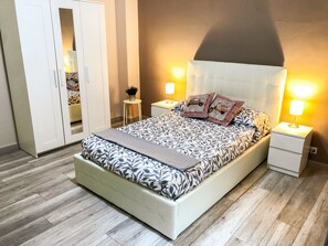 4 chambres, bureau, Wi-Fi gratuit, draps fournis