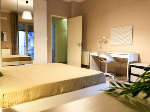 4 Schlafzimmer, Schreibtisch, kostenloses WLAN, Bettwäsche