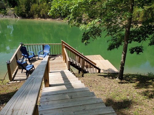 Perfect Spot - Lakefront property on Lake Douglas with new hot tub!