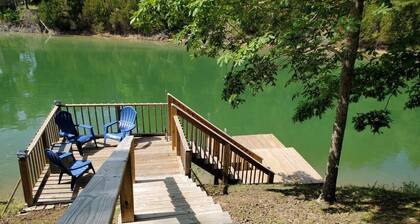 Perfect Spot - Lakefront property on Lake Douglas with new hot tub!