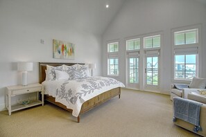 3 bedrooms, iron/ironing board, internet, bed sheets