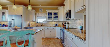 ثلاجة، ميكروويف، فرن، موقد طهي مسطح