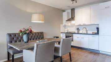 Fridge, microwave, oven, coffee/tea maker