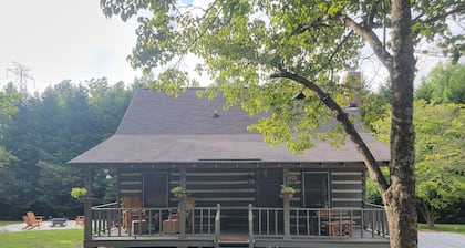 Remote, Modern, Cozy Cabin on 12 acres; Only 2.5 Miles from Traveler's Rest!