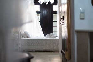 1 habitación, tabla de planchar con plancha, wifi gratis y ropa de cama 