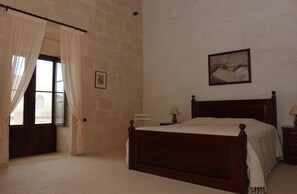 4 chambres, fer et planche à repasser, lit parapluie, Wi-Fi gratuit