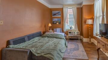 1 bedroom, desk, travel crib, free WiFi