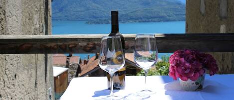 تناول الطعام بالخارج