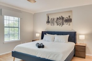 5 bedrooms, iron/ironing board, WiFi, bed sheets