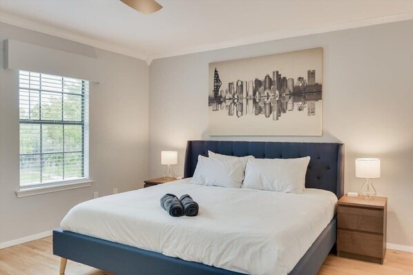 5 bedrooms, iron/ironing board, WiFi, bed sheets