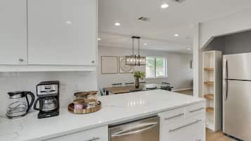Coffee/tea maker, fridge, microwave, oven