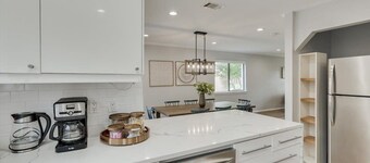 Perfect Getaway Home w 5 Bedrooms & Backyard Oasis