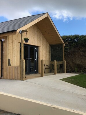 Exterior - FOYLE VIEW CABIN (GREENCASTLE)