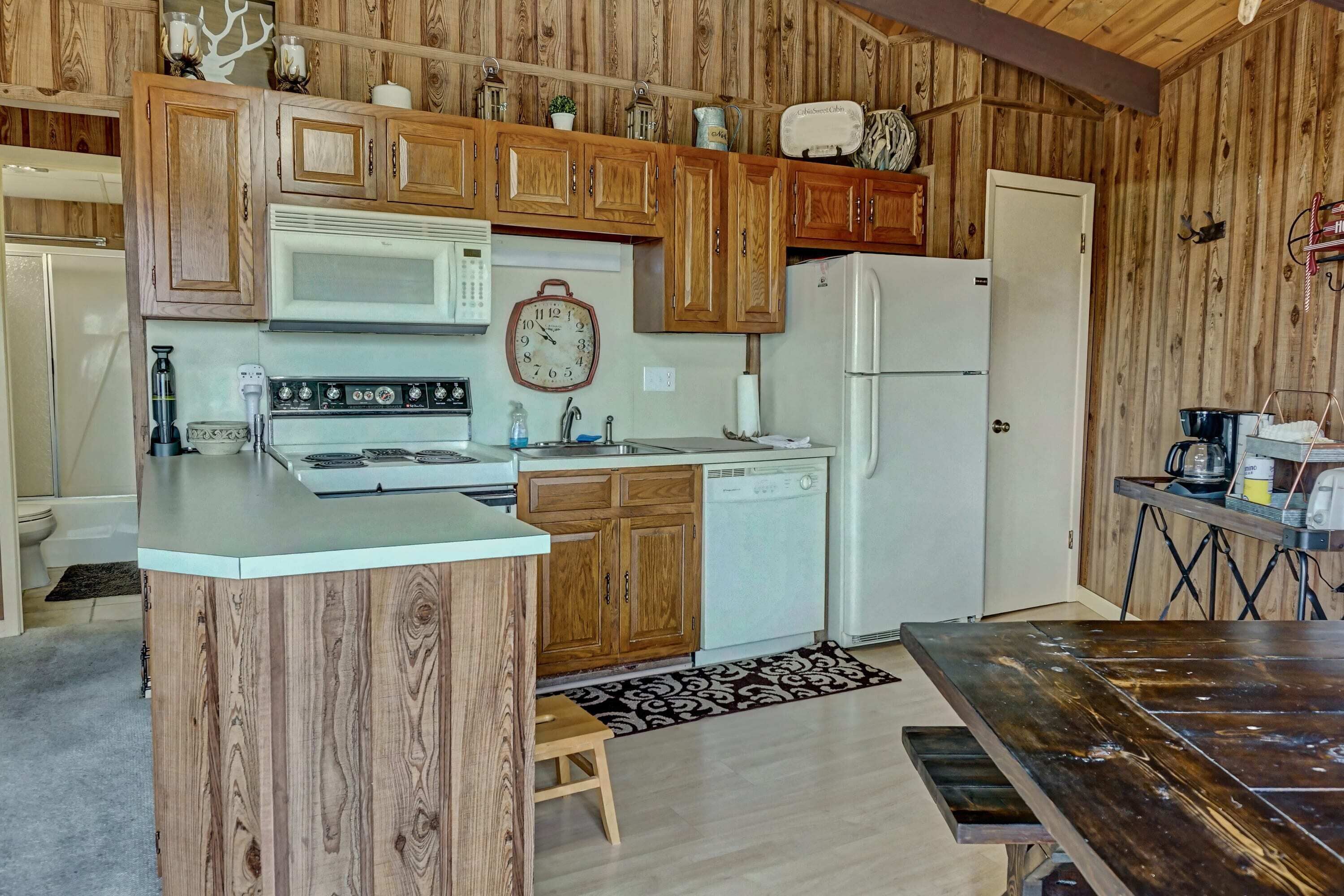 Jiminy Cricket's Retreat!Across from slopes!