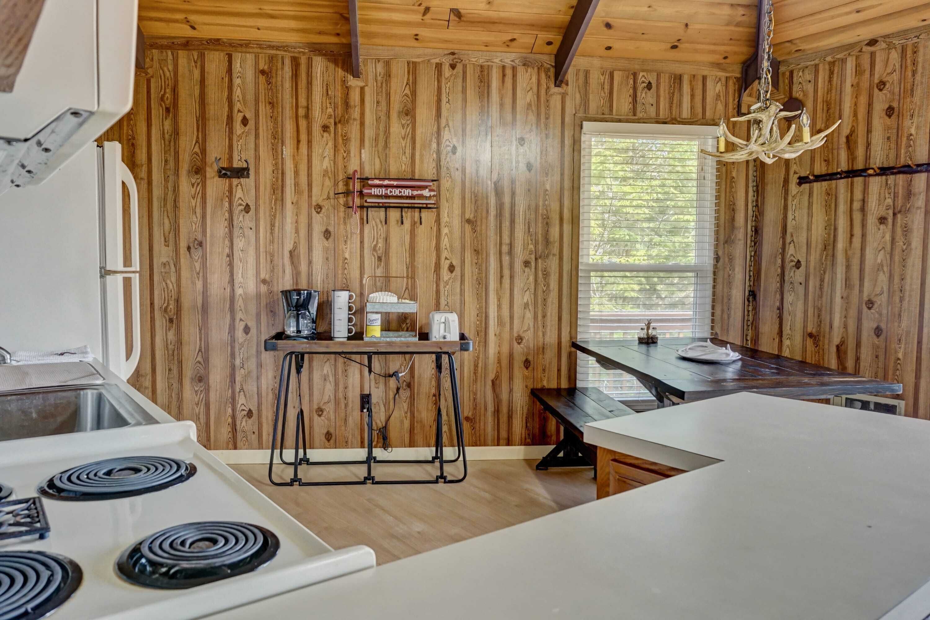 Jiminy Cricket's Retreat!Across from slopes!