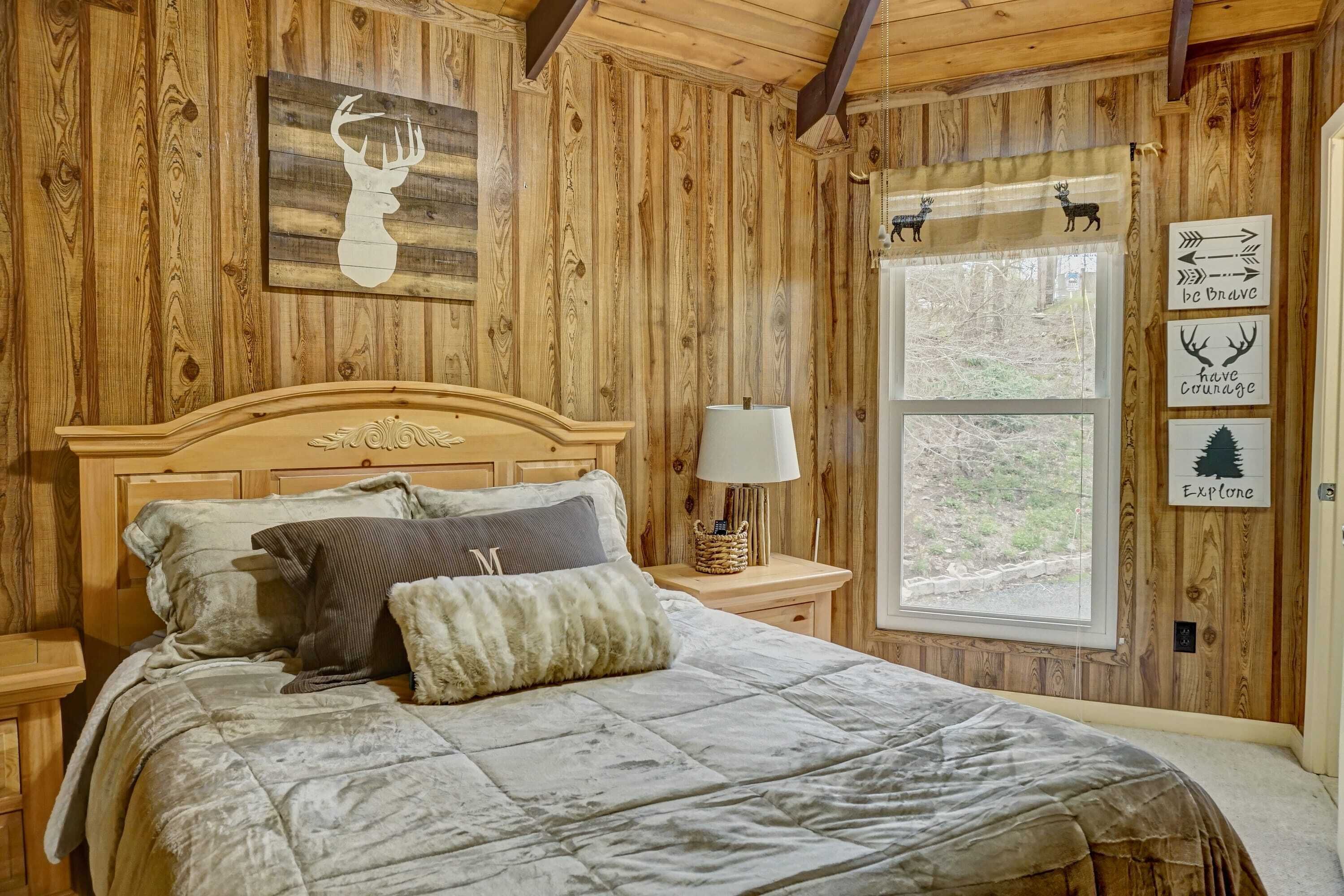 Jiminy Cricket's Retreat!Across from slopes!