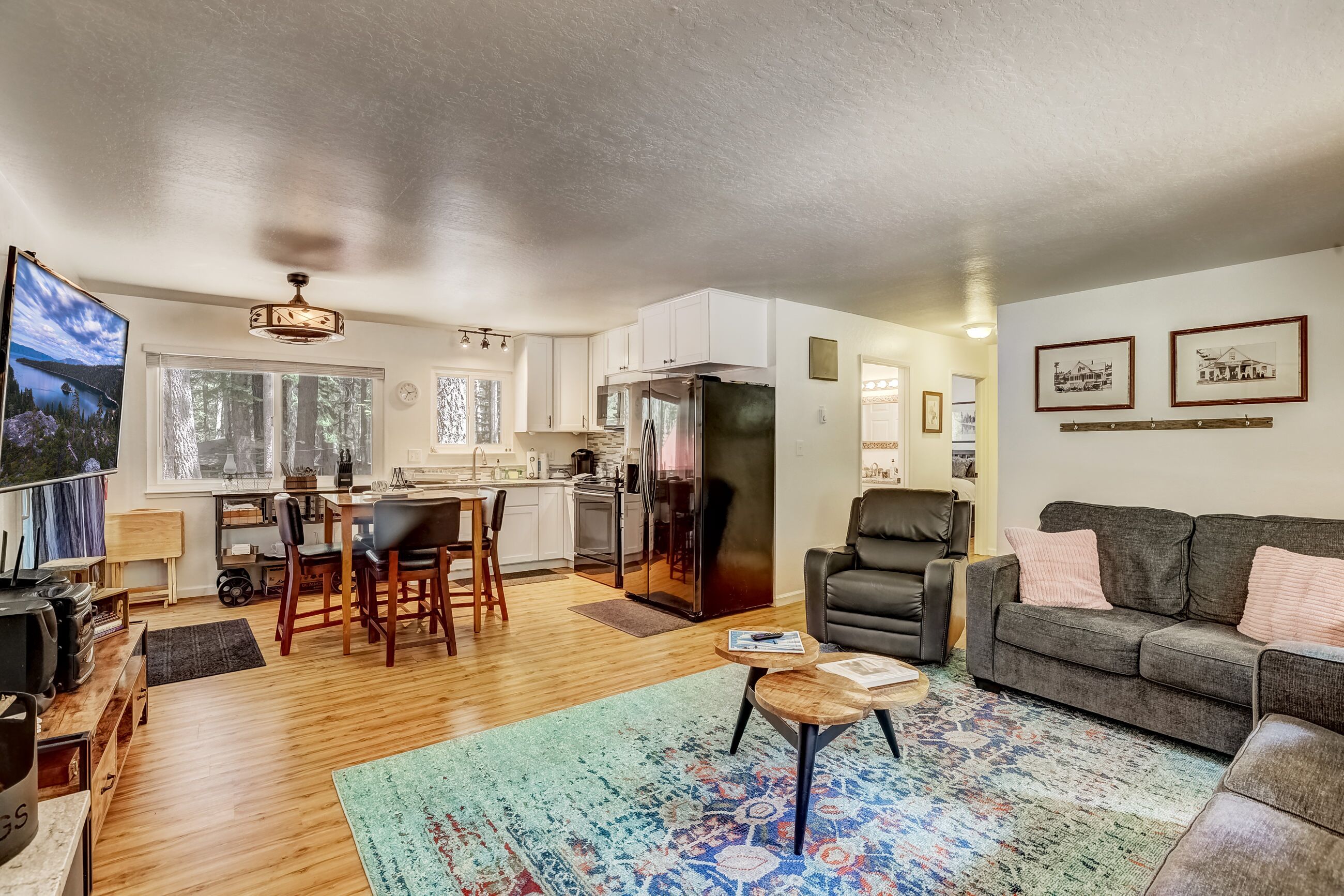 Coziness Cabin - Remodelled Tahoe Cabin in the Woods!