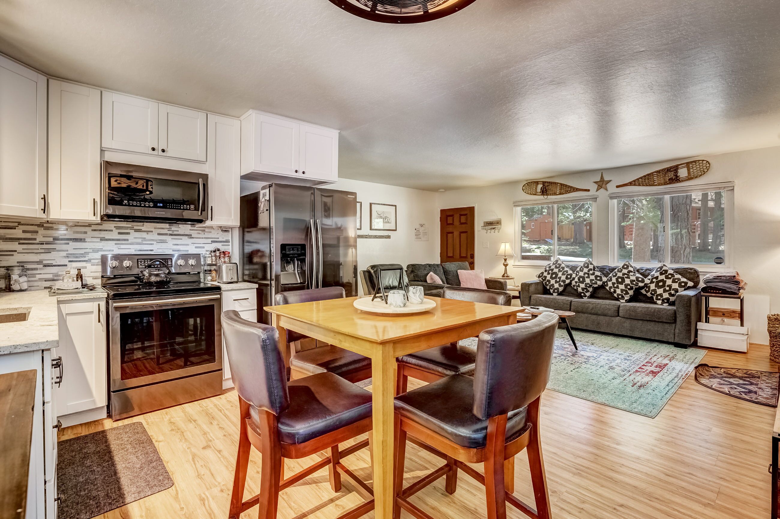 Coziness Cabin - Remodelled Tahoe Cabin in the Woods!