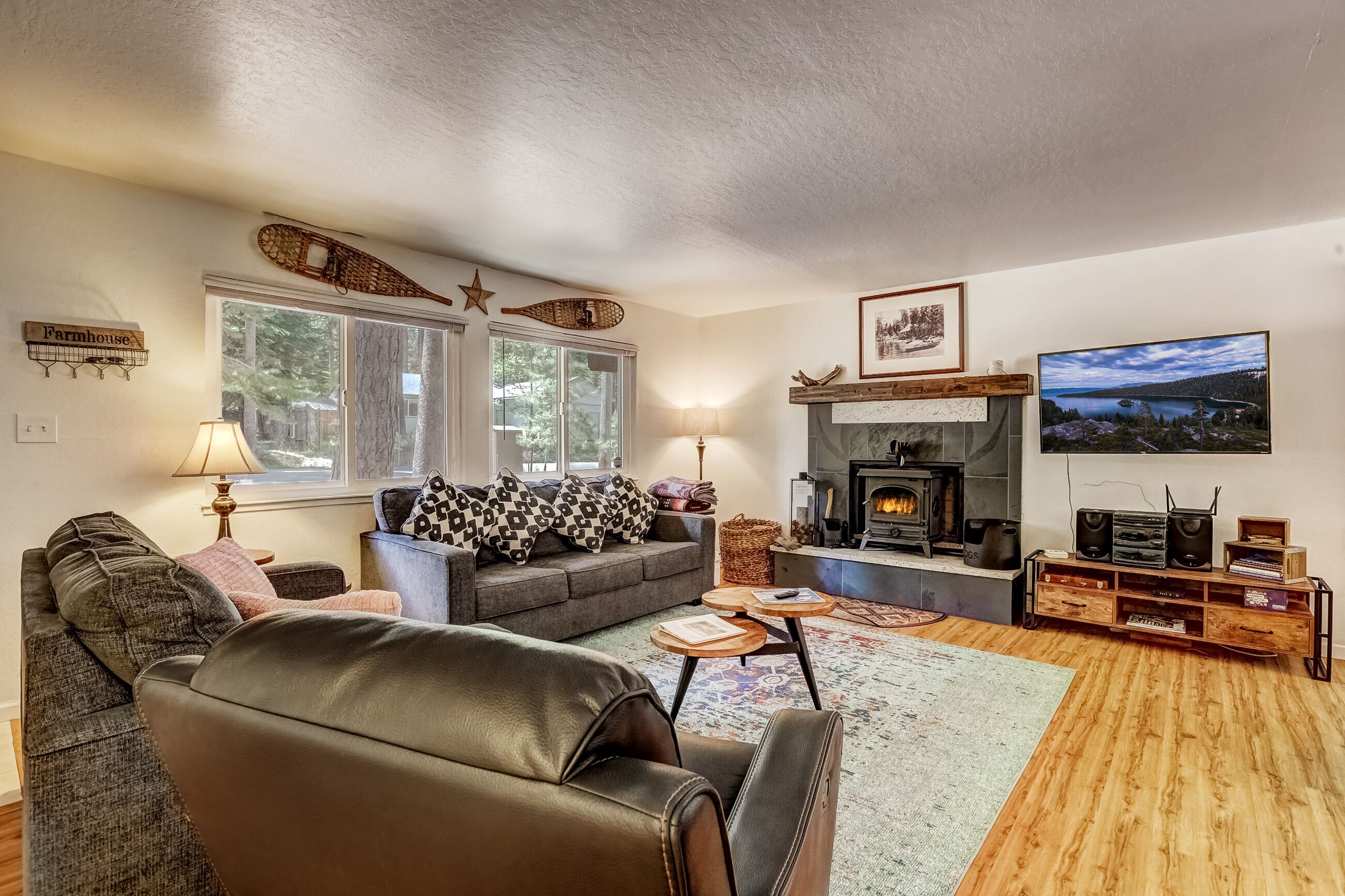 Coziness Cabin - Remodelled Tahoe Cabin in the Woods!