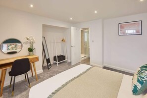 2 多间卧室、免费 WiFi、床单