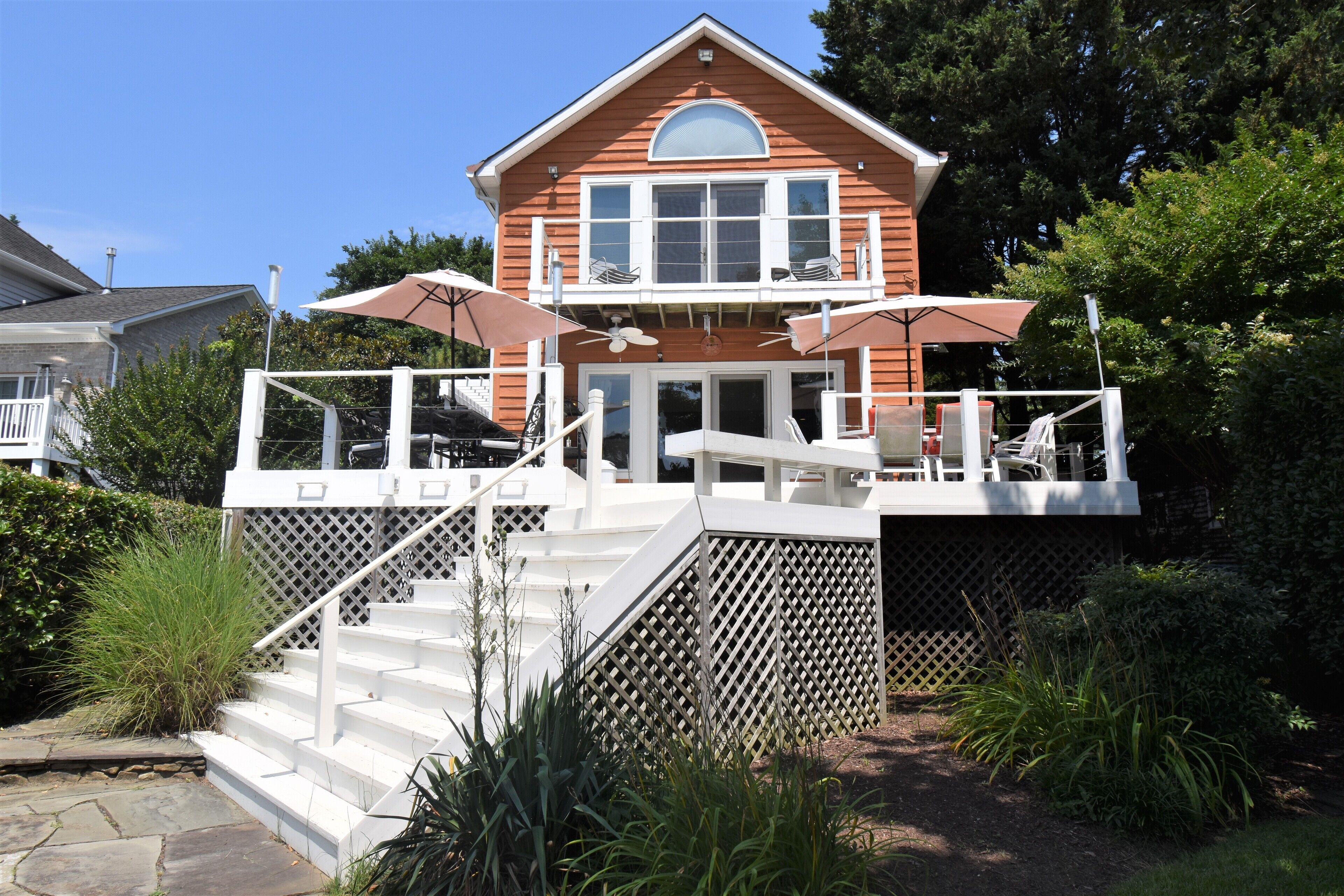 A most envious location! Home includes a beautiful gourmet kitchen with a dining area and a Guest House with Bedroom and Full Bath!