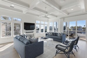 TV, stereo - Book for the Holidays! LSV! Turf Backyard! Private Pool! 100 Steps to Gulf! (Seacrest Beach)