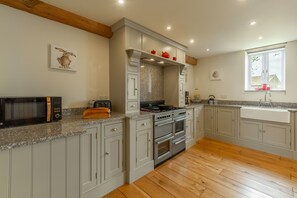 Refrigerador, microondas, horno y lavavajillas 