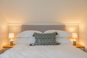 2 bedrooms, iron/ironing board, travel crib, internet