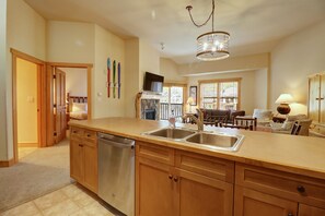 Condo, 1 Bedroom | Private kitchen