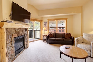 Condo, 1 Bedroom | Living area