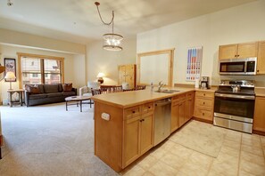 Condo, 1 Bedroom | Private kitchen