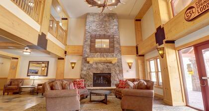 Spacious Top Floor Condo With Awesome Views and Vaulted ceilings - CS425 by Redawning