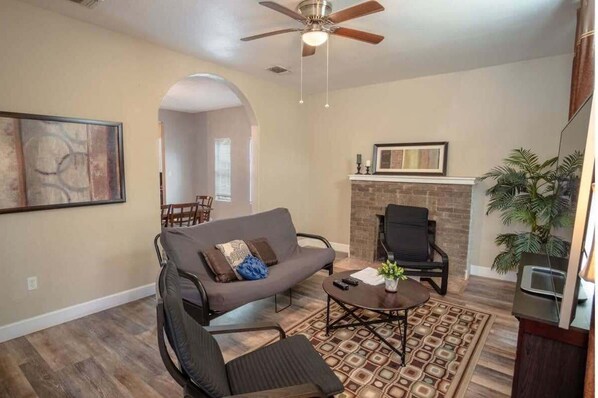 Flat-screen TV, fireplace, Netflix, streaming services