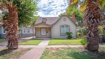 A single-story house with a front yard, a driveway, and a mailbox.