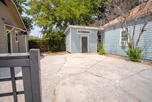 Exterior - Renovated 2BR Near Downtown SA (San Antonio)