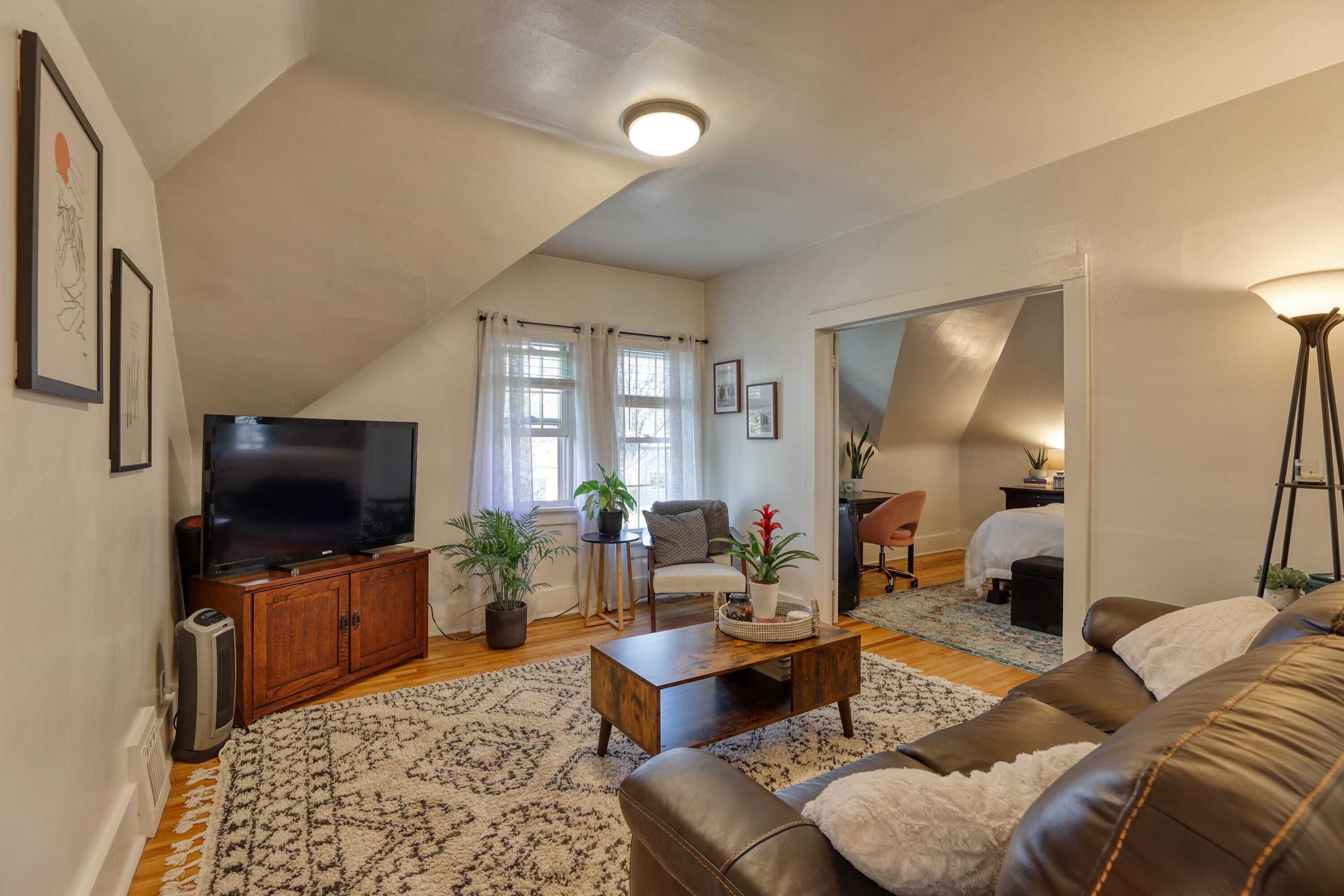 The Big Horn Homestead-2 Spacious Units,16+ guests