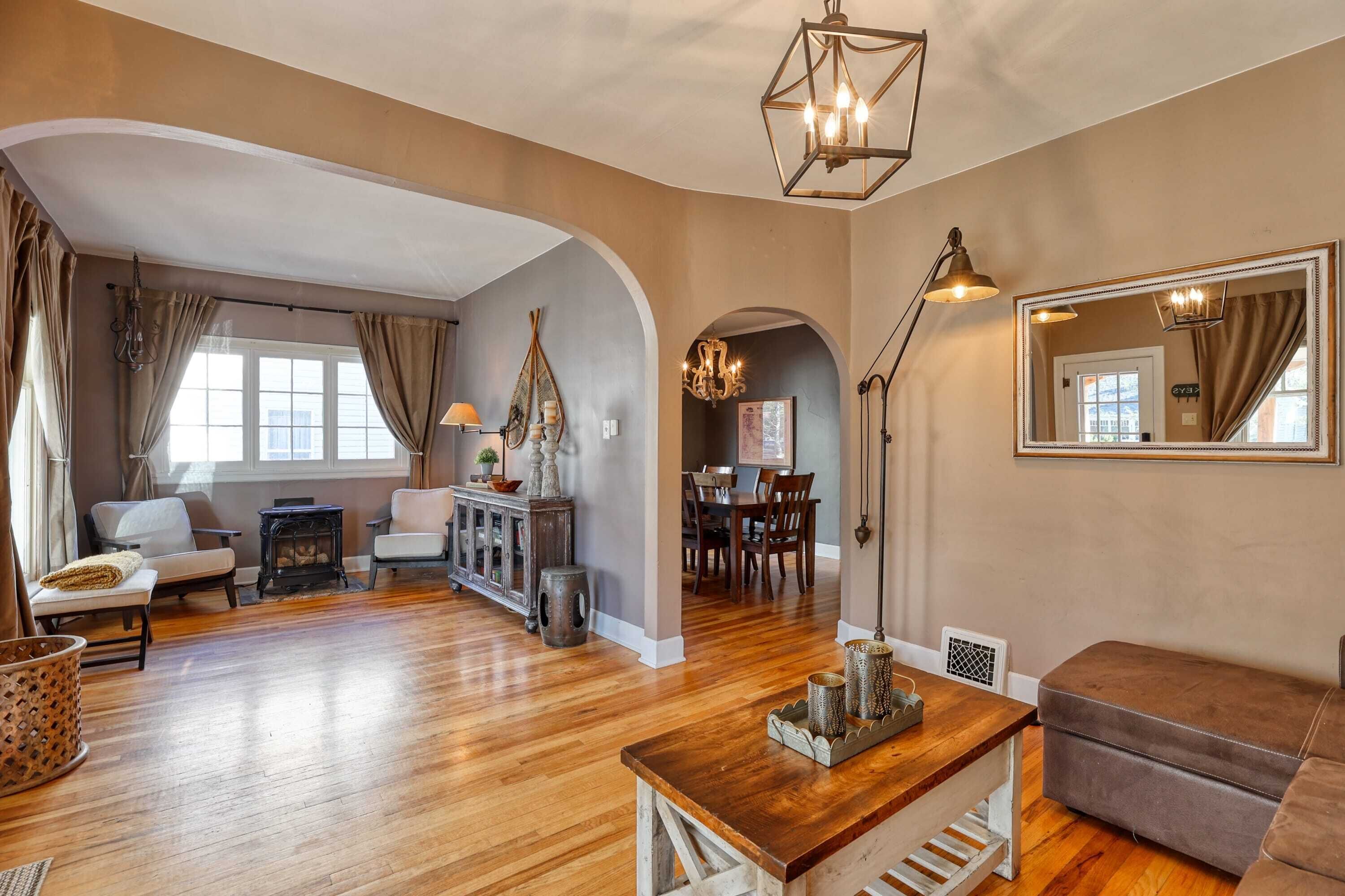 The Big Horn Homestead-2 Spacious Units,16+ guests