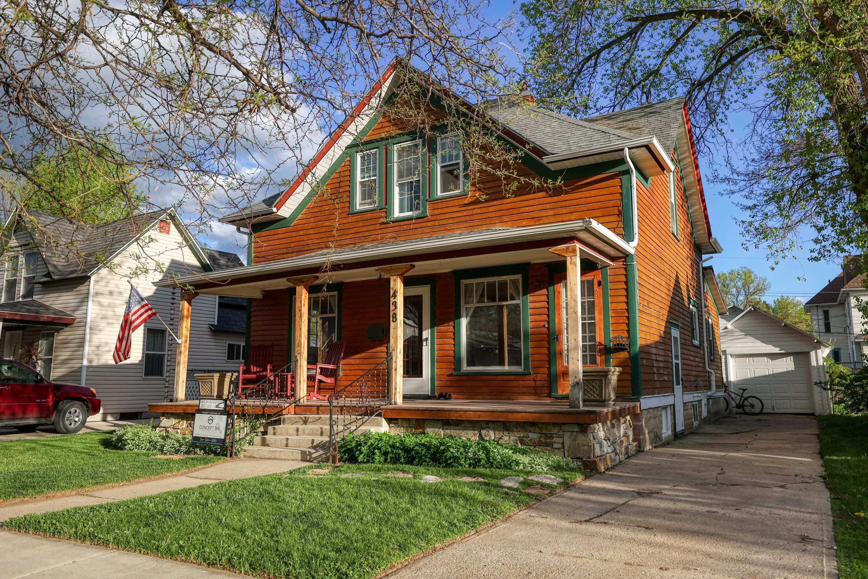 The Big Horn Homestead-2 Spacious Units,16+ guests