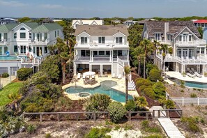 Exterior - 🌅Coastal Sunrise🌅Ocean Front on Ocean Blvd. Private Pool/hot tub, stunning ocean views! (Isle Of Palms)