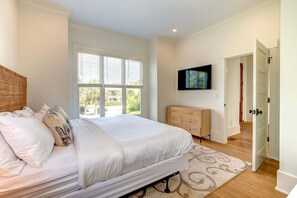 6 bedrooms, iron/ironing board, Internet, bed sheets - 🌅Coastal Sunrise🌅Ocean Front on Ocean Blvd. Private Pool/hot tub, stunning ocean views! (Isle Of Palms)