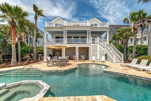 Pool - 🌅Coastal Sunrise🌅Ocean Front on Ocean Blvd. Private Pool/hot tub, stunning ocean views! (Isle Of Palms)