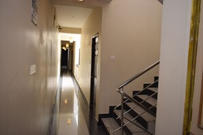 32 inci televisyen LCD dengan satelit, TV 