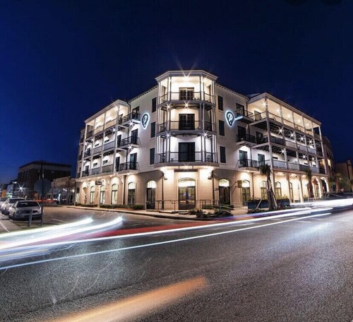 Private home on the water w/pool -minutes from the beach and downtown fun!!