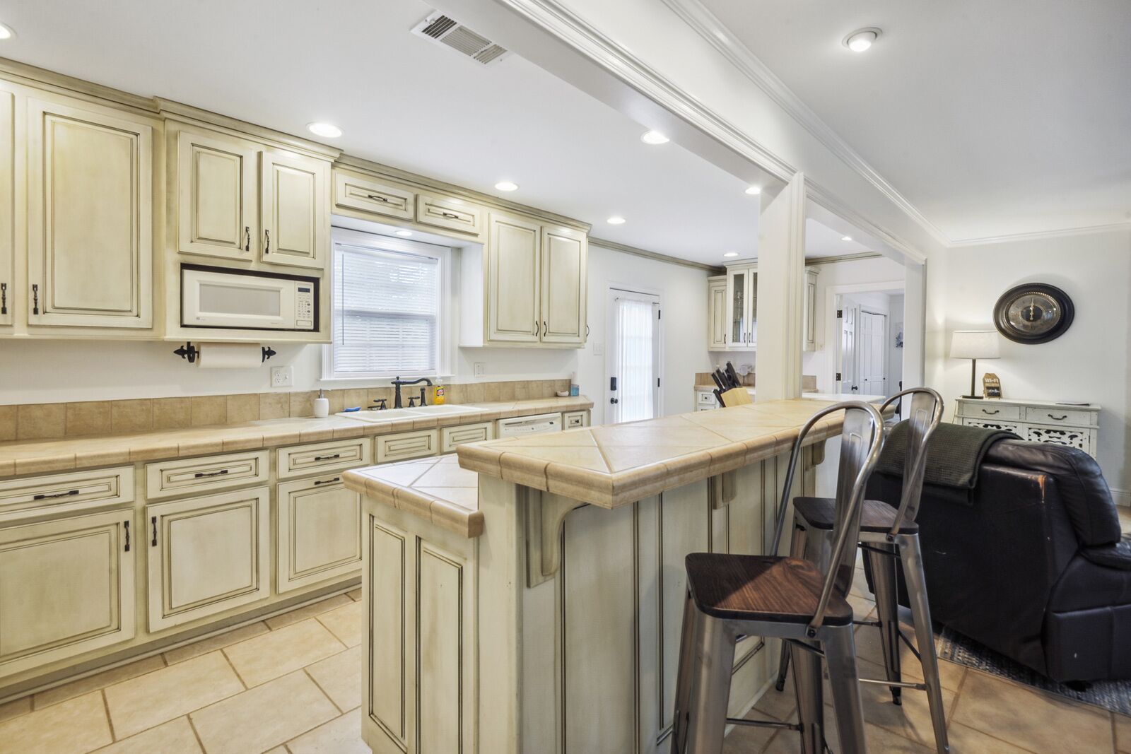 冰箱、微波炉、烤箱、炉灶