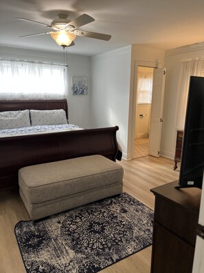 3 bedrooms, iron/ironing board, WiFi, bed sheets