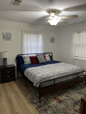 3 bedrooms, iron/ironing board, WiFi, bed sheets - Private home on the water w/pool -minutes from the beach and downtown fun!! (Bay St. Louis)